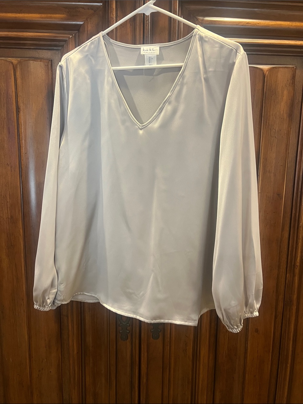 Nicole Miller Light Gray V-Neck Long Sleeve Blouse